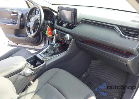 2019 Toyota Rav4 Xle z USA, uszkodzony, nr VIN JTMP1RFV0KD014785